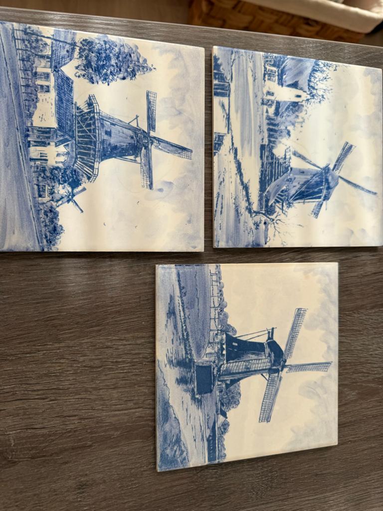 3 Delfts blauwe tegeltjes met molens 15x15 cm, Ophalen of Verzenden