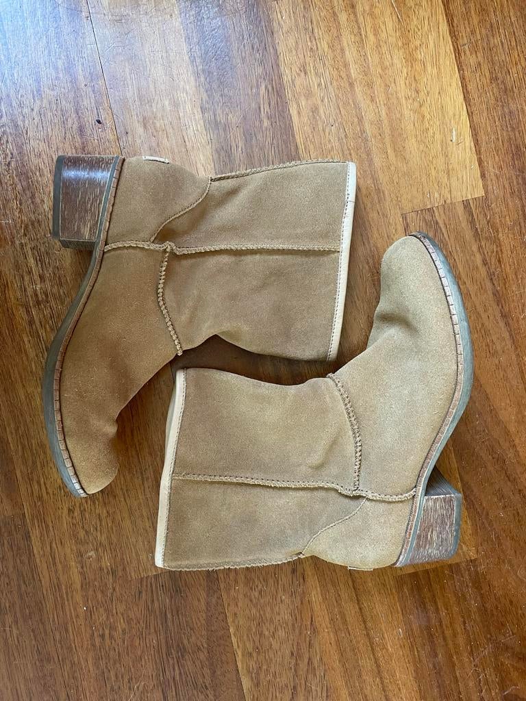 UGG Australia Cyrinda Maat 36 - Goede staat, Ophalen of Verzenden, Gedragen, Beige, Lage of Enkellaarzen