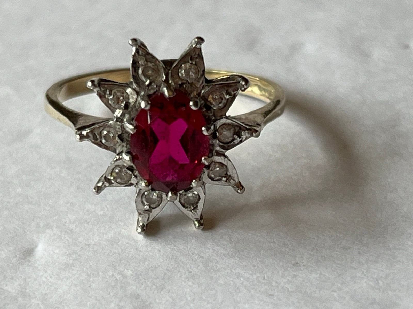 Gouden ring met Russische Robijn en diamant, maat 18,5, Sieraden, Tassen en Uiterlijk, 18 tot 19, Verzenden, Zo goed als nieuw