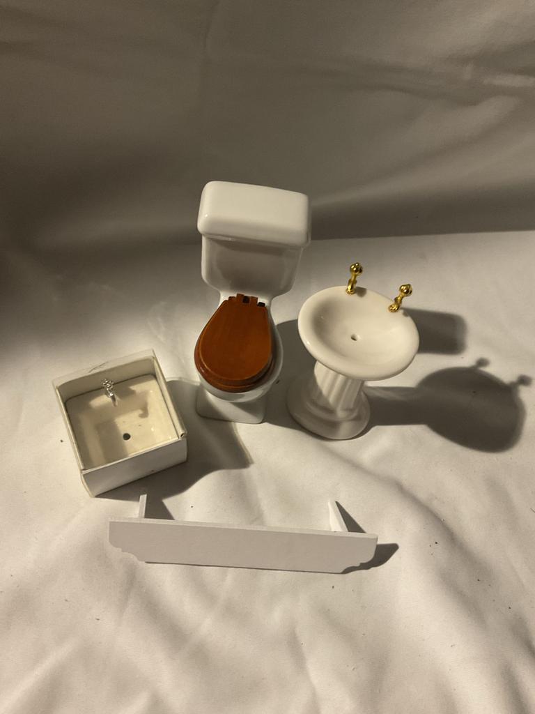 Poppenhuis badkamer meubels 1:12 - Toilet, wastafel, plankje, Ophalen of Verzenden, Gebruikt, Sanitair
