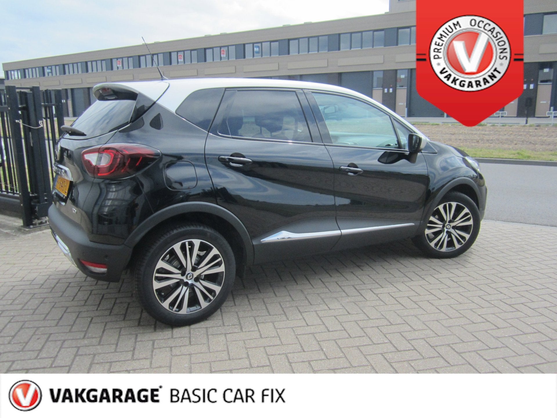 Renault Captur 1.2 TCe Initiale Paris Automaat | 37.000 km |, Gebruikt, 4 cilinders, 635 kg, Zwart