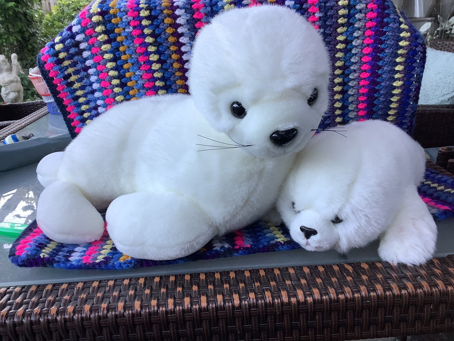 Twee schattige zacht pluche zeehonden steun KIKA, Ophalen of Verzenden, Zo goed als nieuw