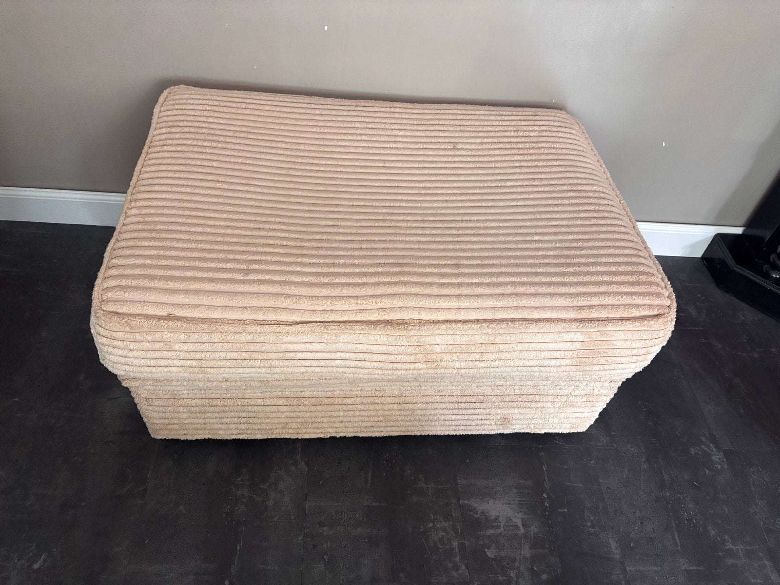 Nieuwe ribstof poef - Comfortabel en stijlvol, Ophalen, Nieuw, 75 tot 100 cm, Stof