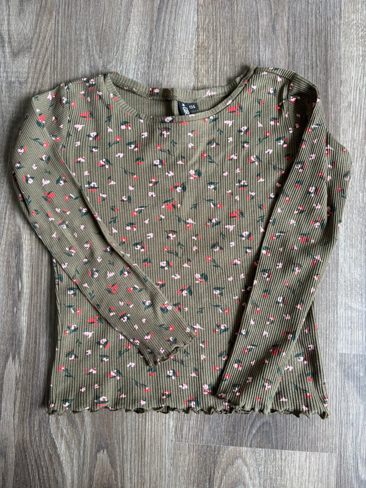 Groene Wibra longsleeve met bloemen, maat 134, Ophalen of Verzenden, Zo goed als nieuw, Meisje, Shirt of Longsleeve