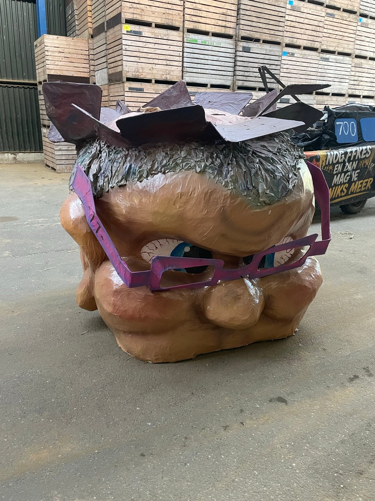 Carnavals/kermis kop Uniek figuur met bril en haar, Gebruikt, Meerkleurig, Ophalen of Verzenden, Papier of Karton