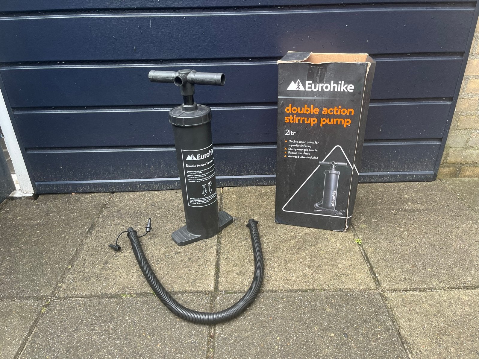 Eurohike Double Action Stirrup Pomp 2L, Caravans en Kamperen, Ophalen of Verzenden, Gebruikt, Handmatig