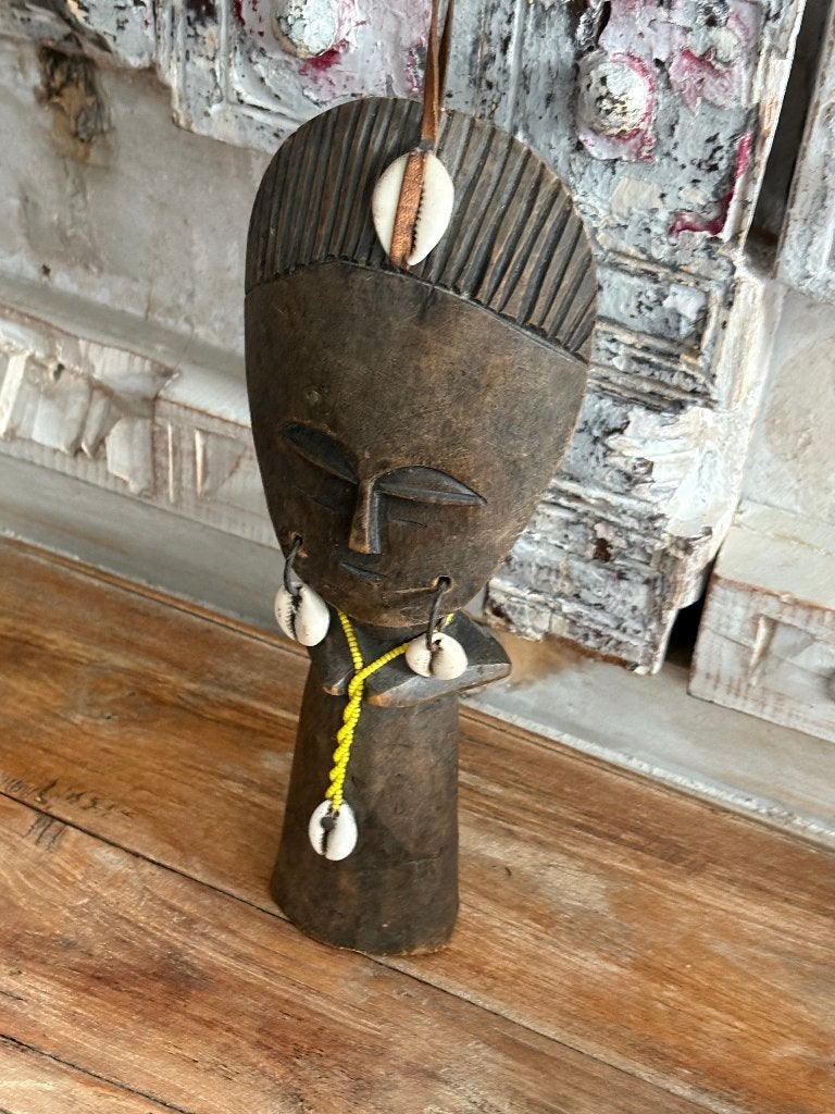 Akuaba beeld uit Ghana - Ashanti doll met schelpen, Ophalen of Verzenden
