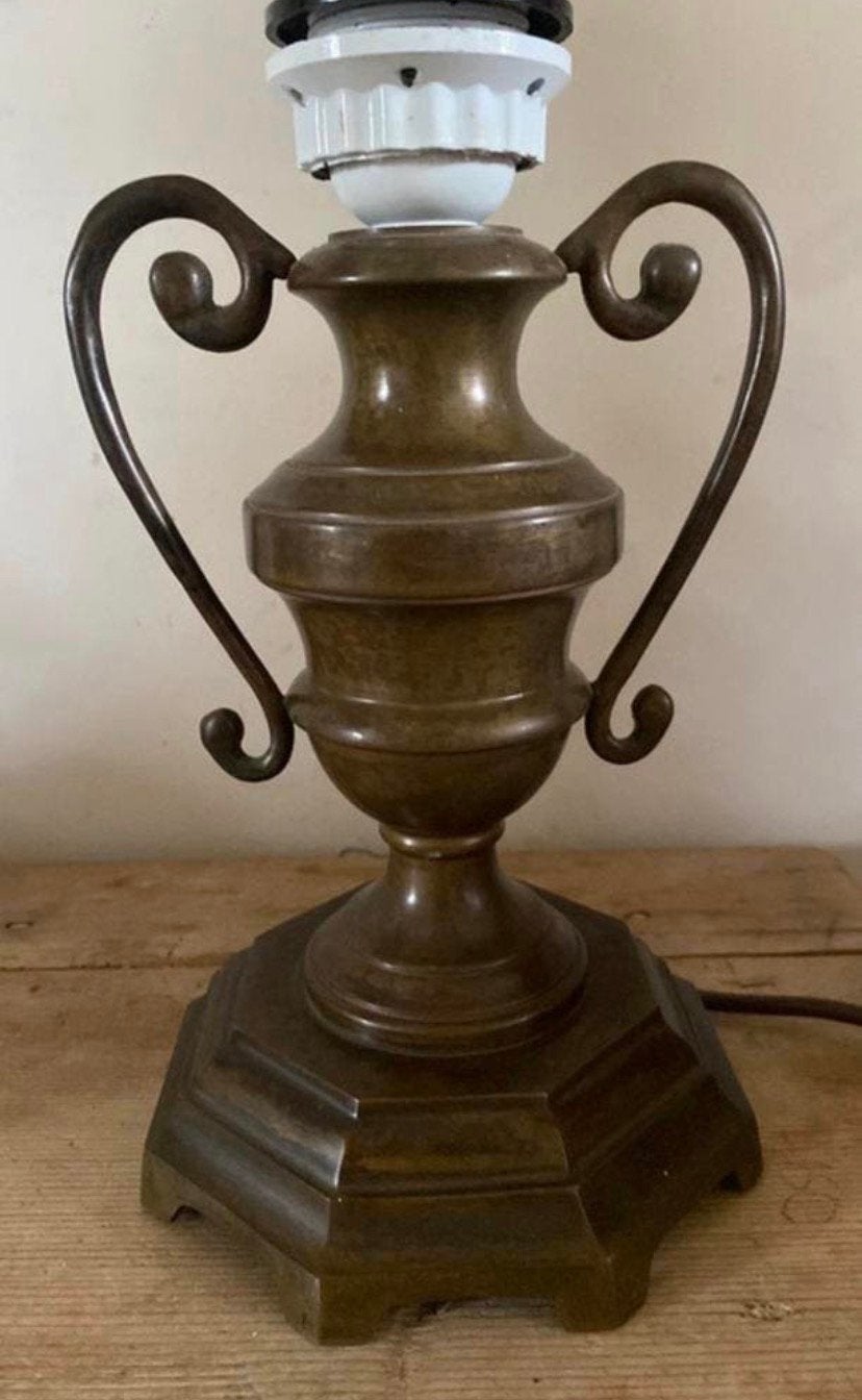 Klassiek model tafellamp, Huis en Inrichting, Lampen | Tafellampen, Ophalen of Verzenden, Zo goed als nieuw, Minder dan 50 cm