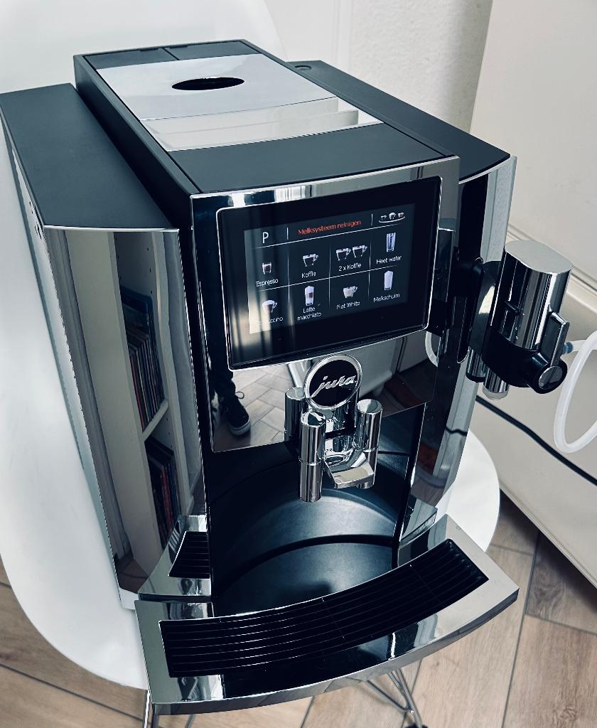 Prachtige Jura S8 chrome met een premium servicebeurt., Ophalen, 10 kopjes of meer, Koffiemachine, Zo goed als nieuw