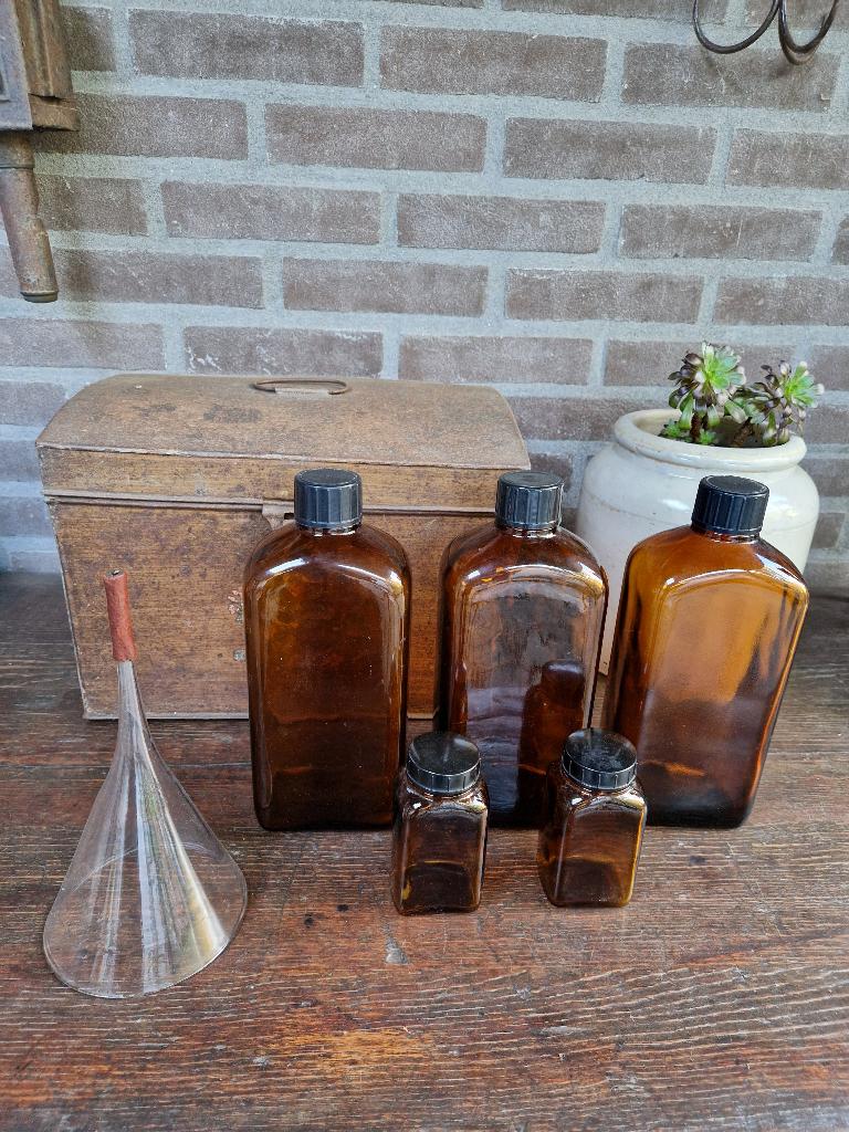 5 Apotheek flessen + glazen trechter, Ophalen of Verzenden