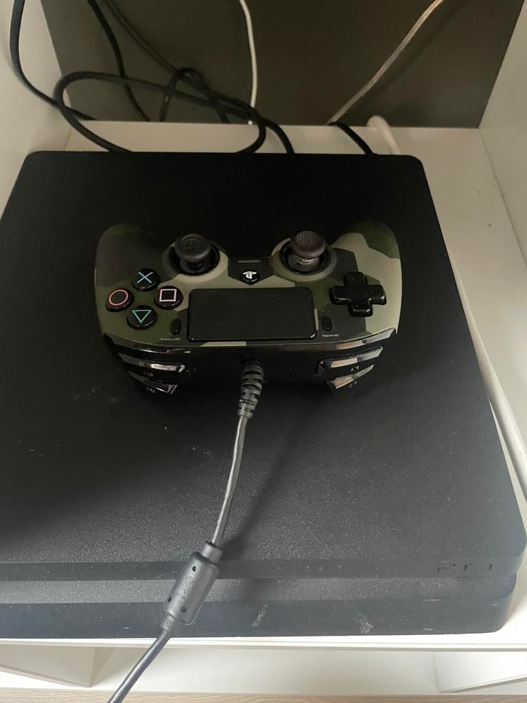 Ps4 met 2 controllers en gta 5, Ophalen, Zo goed als nieuw, Met 2 controllers, Slim