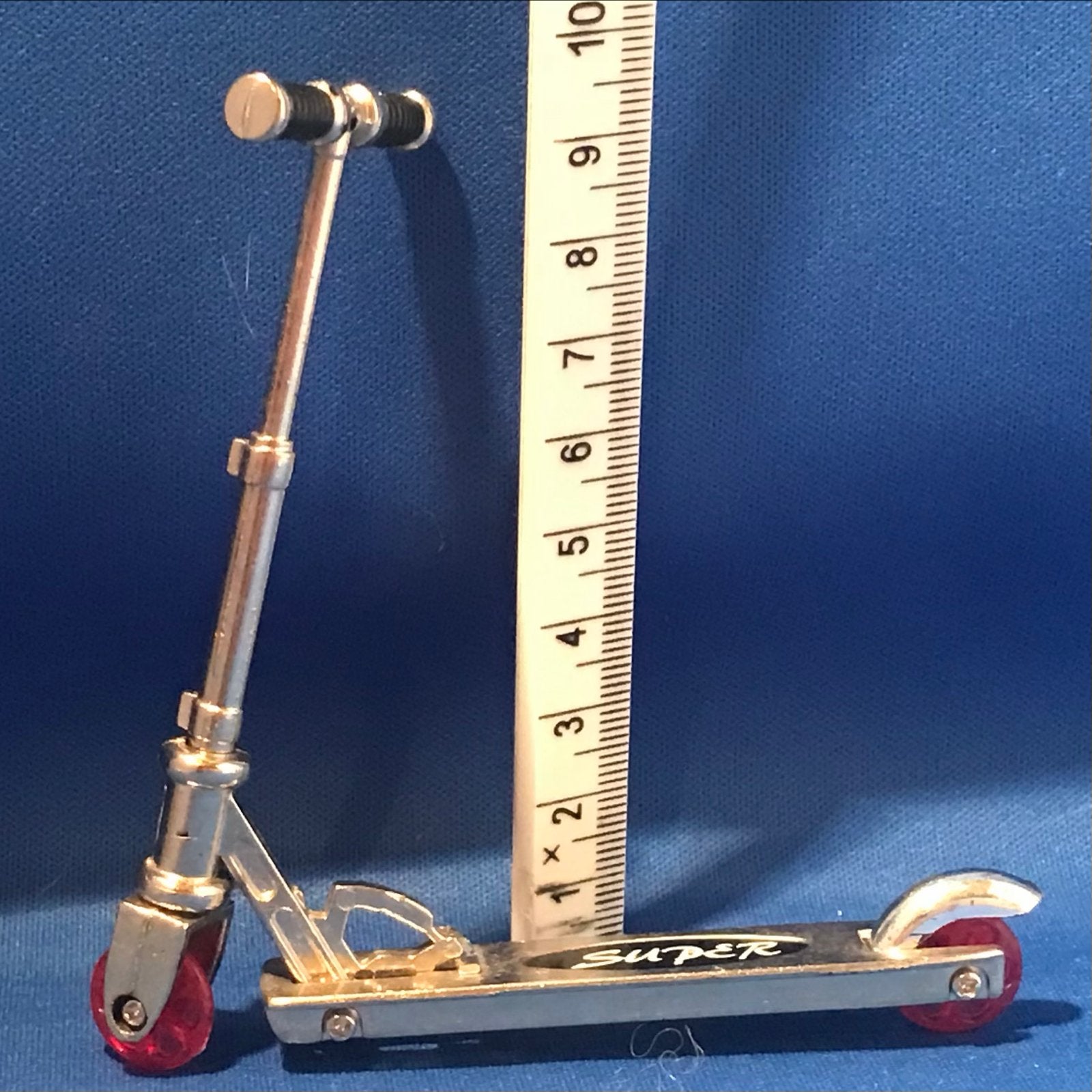 Miniatuur stepje - decoratie of verzamelobject, Fietsen en Brommers, Steps, Gebruikt, Overige typen, Ophalen