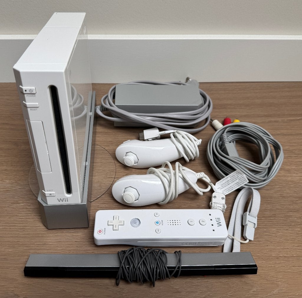 Nintendo Wii | 1 controller | 2 Nunchucks | Homebrew, Verzenden, Gebruikt, Met 1 controller