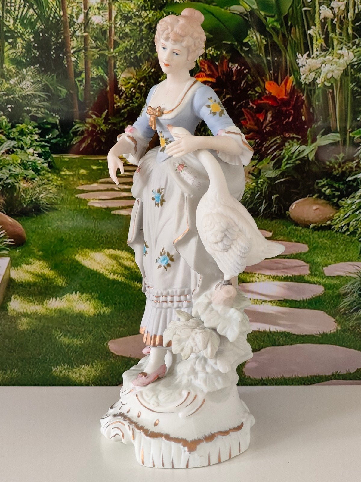 Decoratief beeld van een meisje met een zwaan, Ophalen of Verzenden