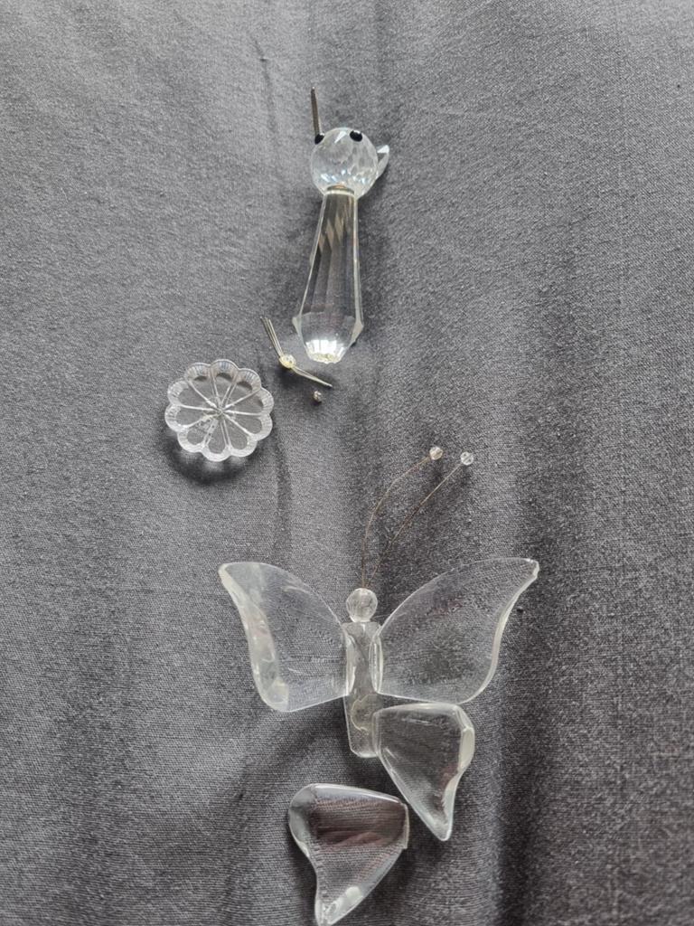 Swarovski: vlinder, kat en bloem (beschadigd), Verzamelen, Beelden en Beeldjes, Ophalen of Verzenden, Gebruikt, Dier