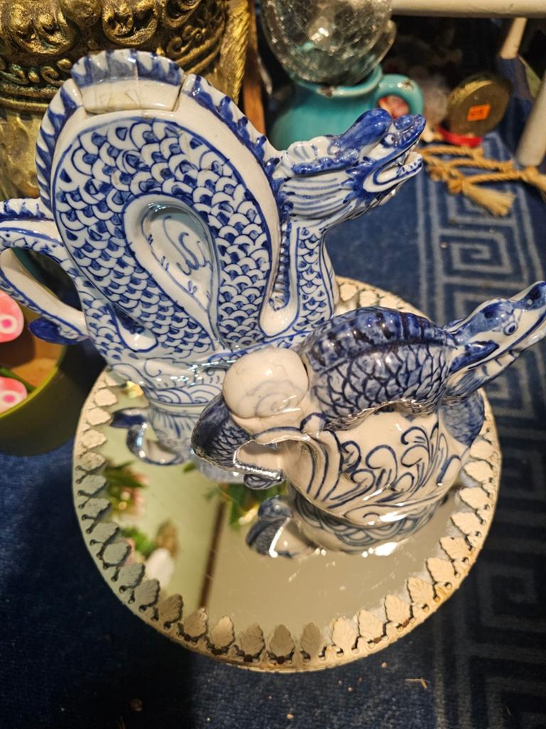 Mooie Chinese blauwwit porseleinen vis-theepot / karper kan, Verzamelen, Speldjes, Pins en Buttons, Ophalen of Verzenden, Zo goed als nieuw
