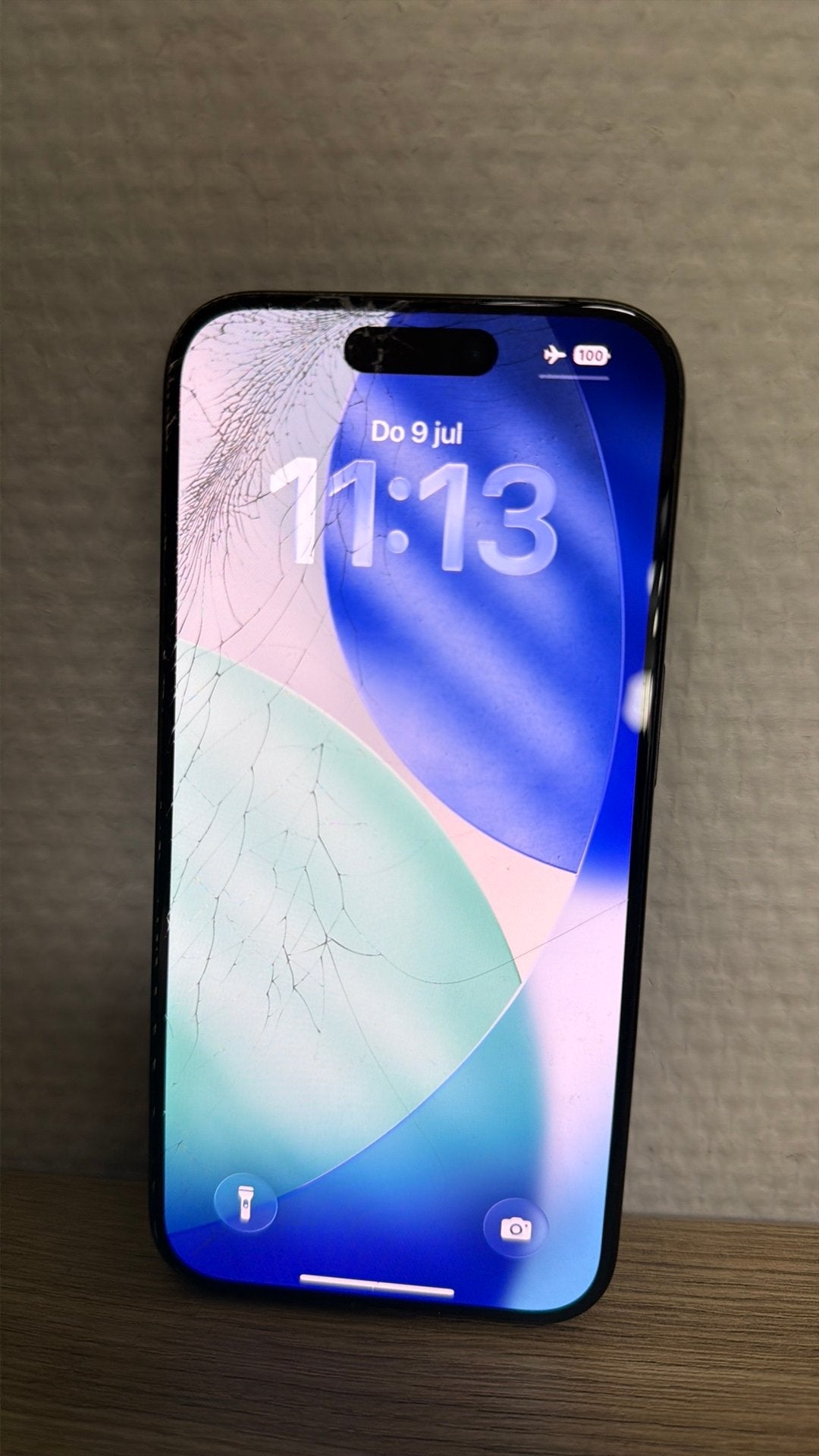 Iphone 15 pro 256 gb. scherm gebarsten., Telecommunicatie, Mobiele telefoons | Apple iPhone, 256 GB, Gebruikt, Zwart, Ophalen of Verzenden