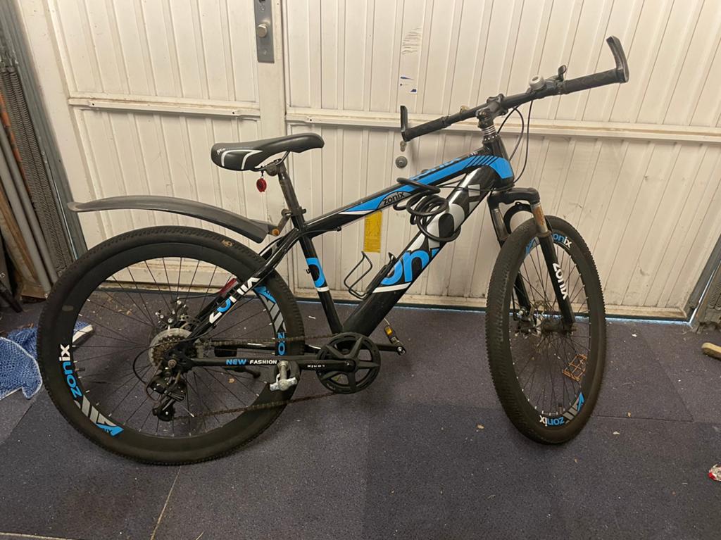 Zonix Mountainbike - Zwart/Blauw - Gebruikt met slot erbij., Gebruikt, Hardtail, Heren, Schijfrem
