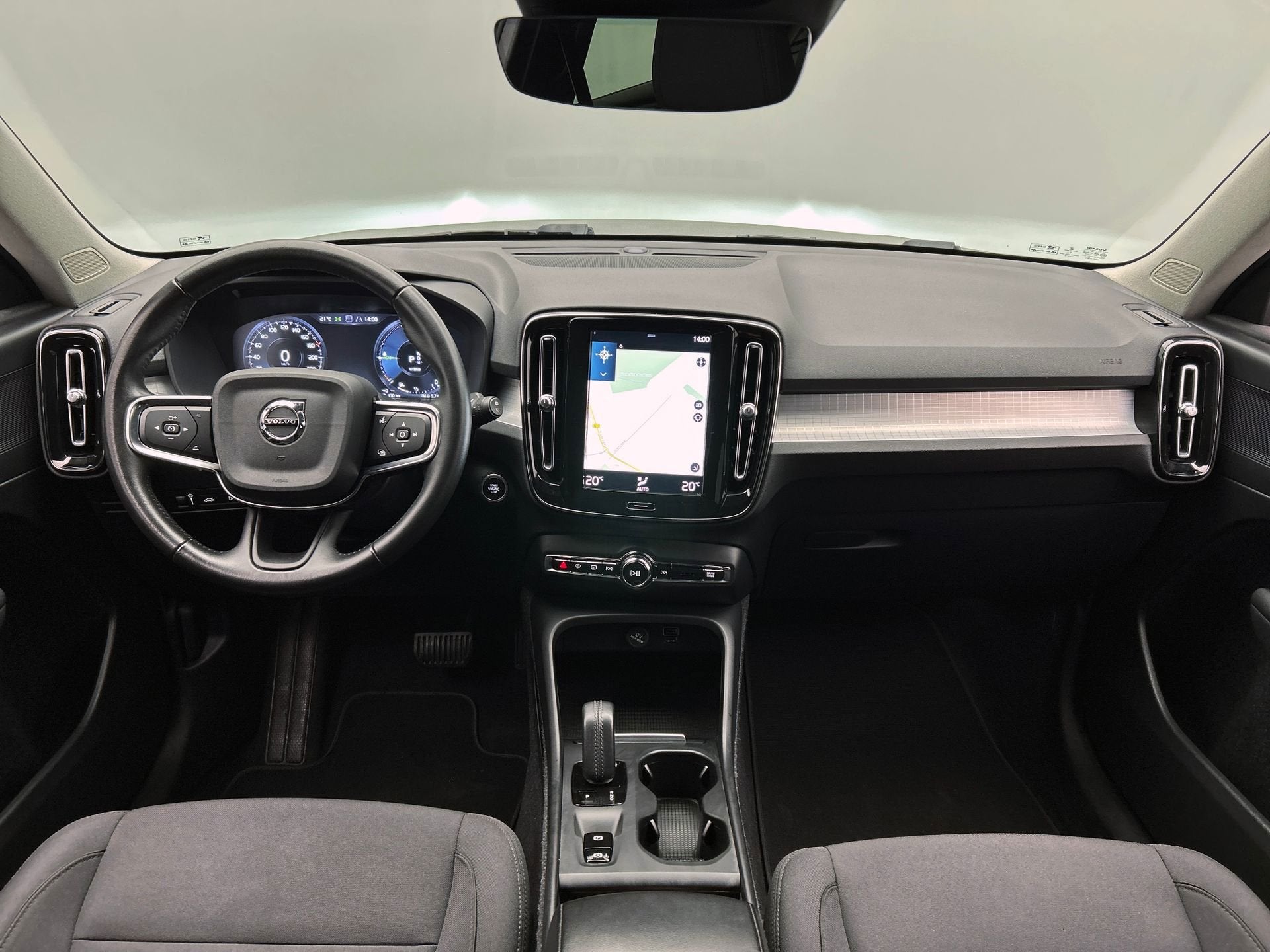 Volvo XC40 1.5 T5 Recharge Inscription 262 PK | Camera | Car, Auto's, Stof, Zwart, Start-stop-systeem, 645 km