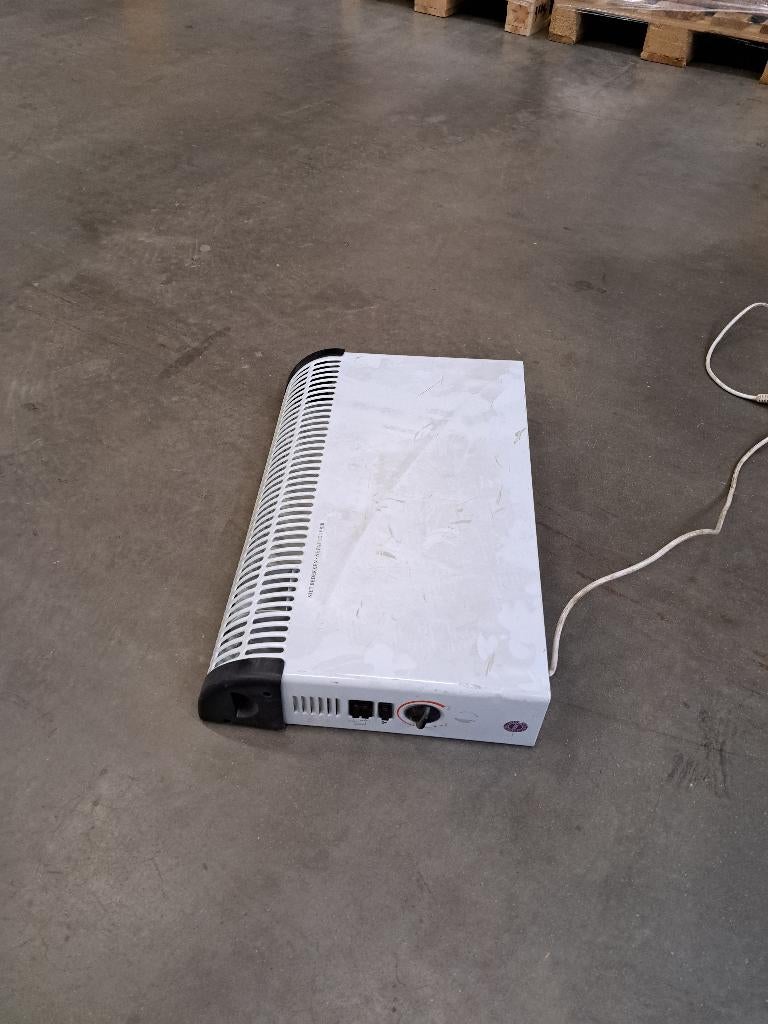 verwarming af te halen voor 5 euro, Doe-het-zelf en Verbouw, Verwarming en Radiatoren, 30 tot 80 cm, Gebruikt, Radiator, Ophalen of Verzenden