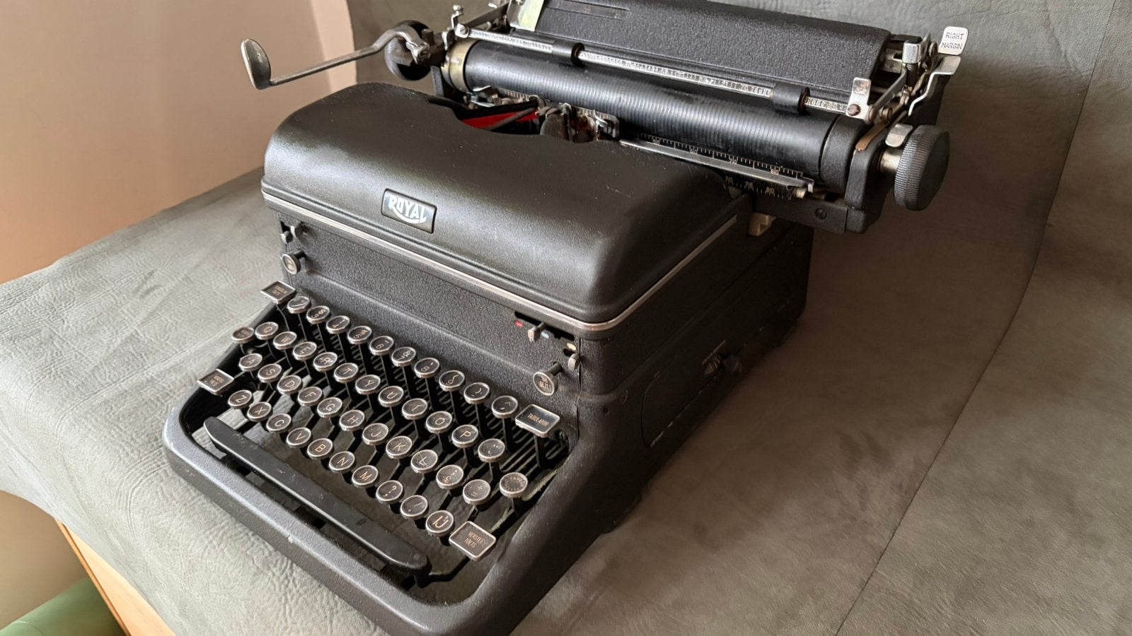 Royal touch typemachine antiek 1940 tweede wereld oorlog, Diversen, Typemachines, Ophalen of Verzenden, Gebruikt