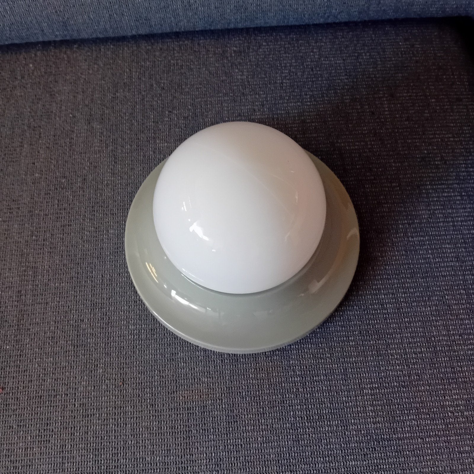 Vintage plafondlamp/wandlamp met glazen bol, Wit, Gebruikt, Verzenden, E27 (groot)