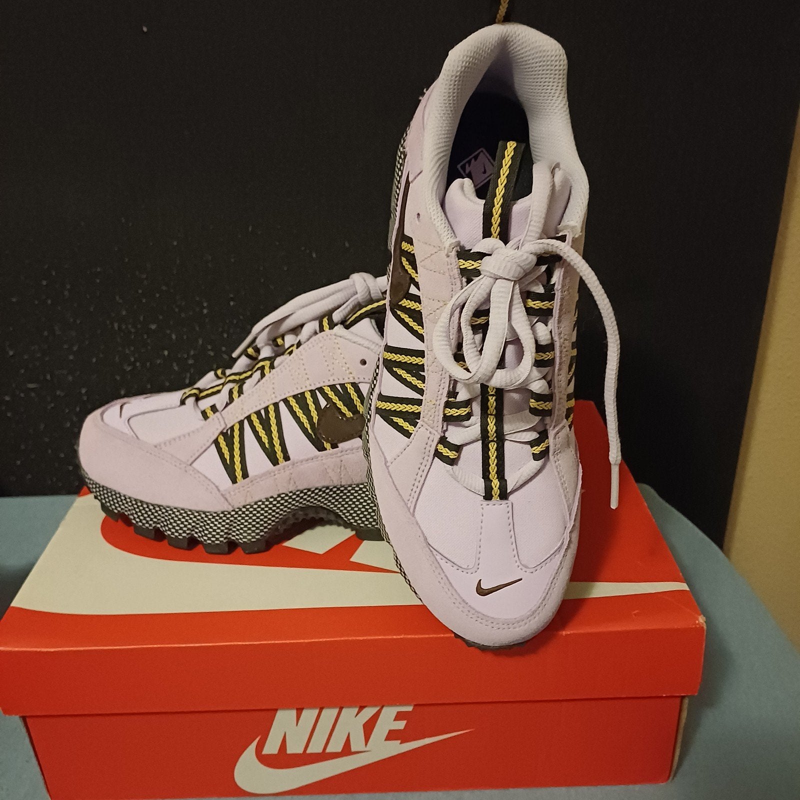 Nike Air Humara - Maat 40 - Nieuw en ongedragen, Kleding | Dames, Schoenen, Overige kleuren, Nike, Nieuw, Ophalen of Verzenden