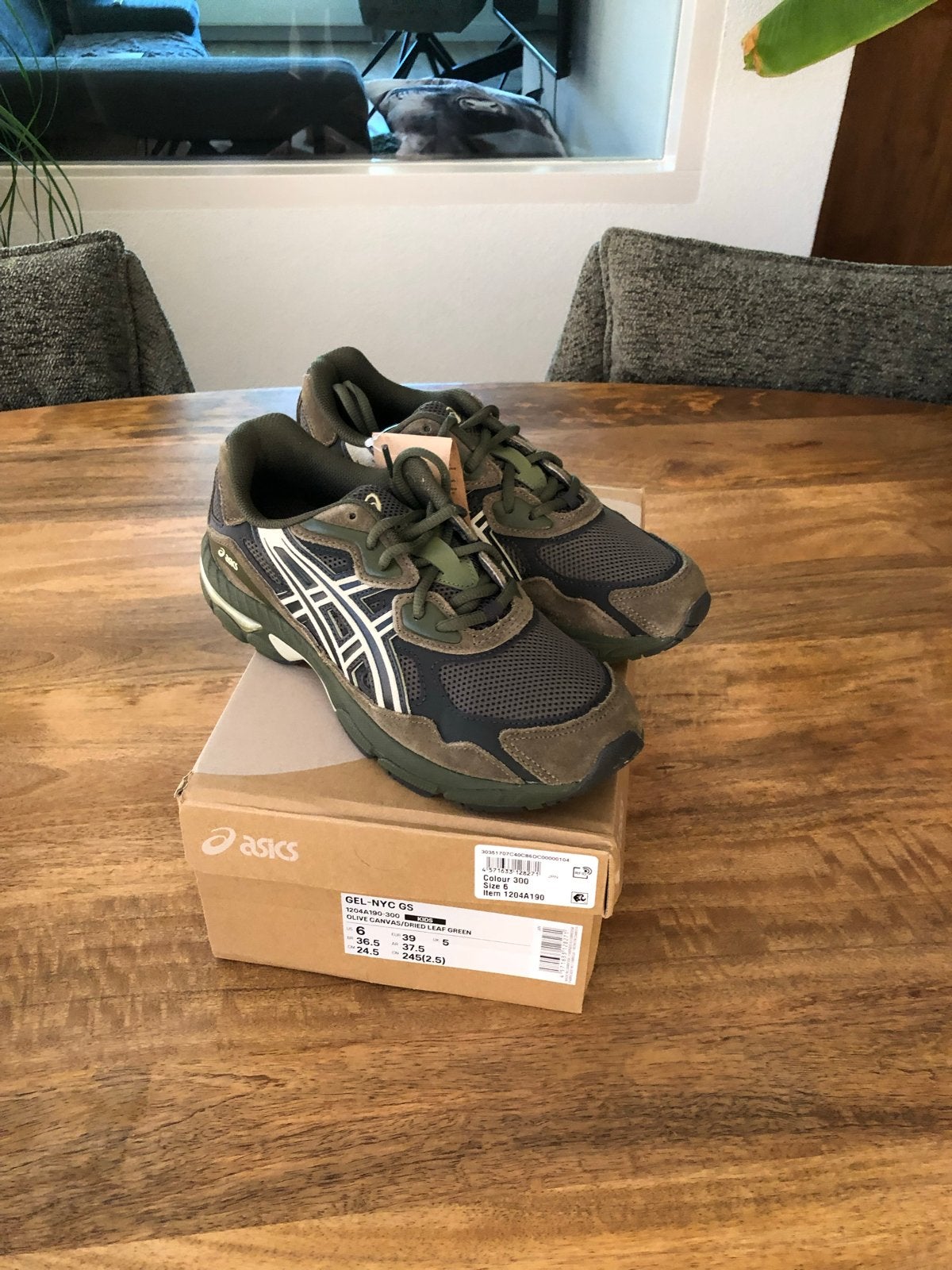 ASICS GEL-NYC GS Sneakers - Olijfgroen (Nieuw), Kleding | Dames, Schoenen, Ophalen of Verzenden, Nieuw, Groen, Sneakers of Gympen