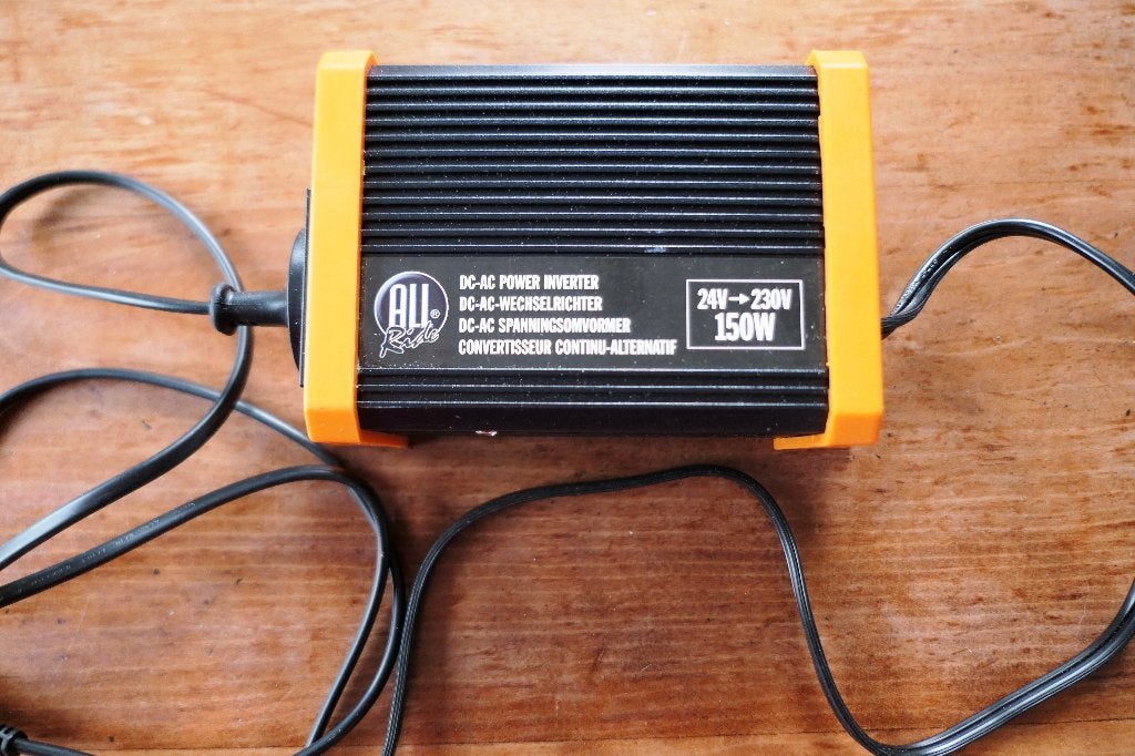 All Ride DC-AC omvormer 24V naar 230V - 150W, Auto diversen, Auto-accessoires, Ophalen of Verzenden, Zo goed als nieuw