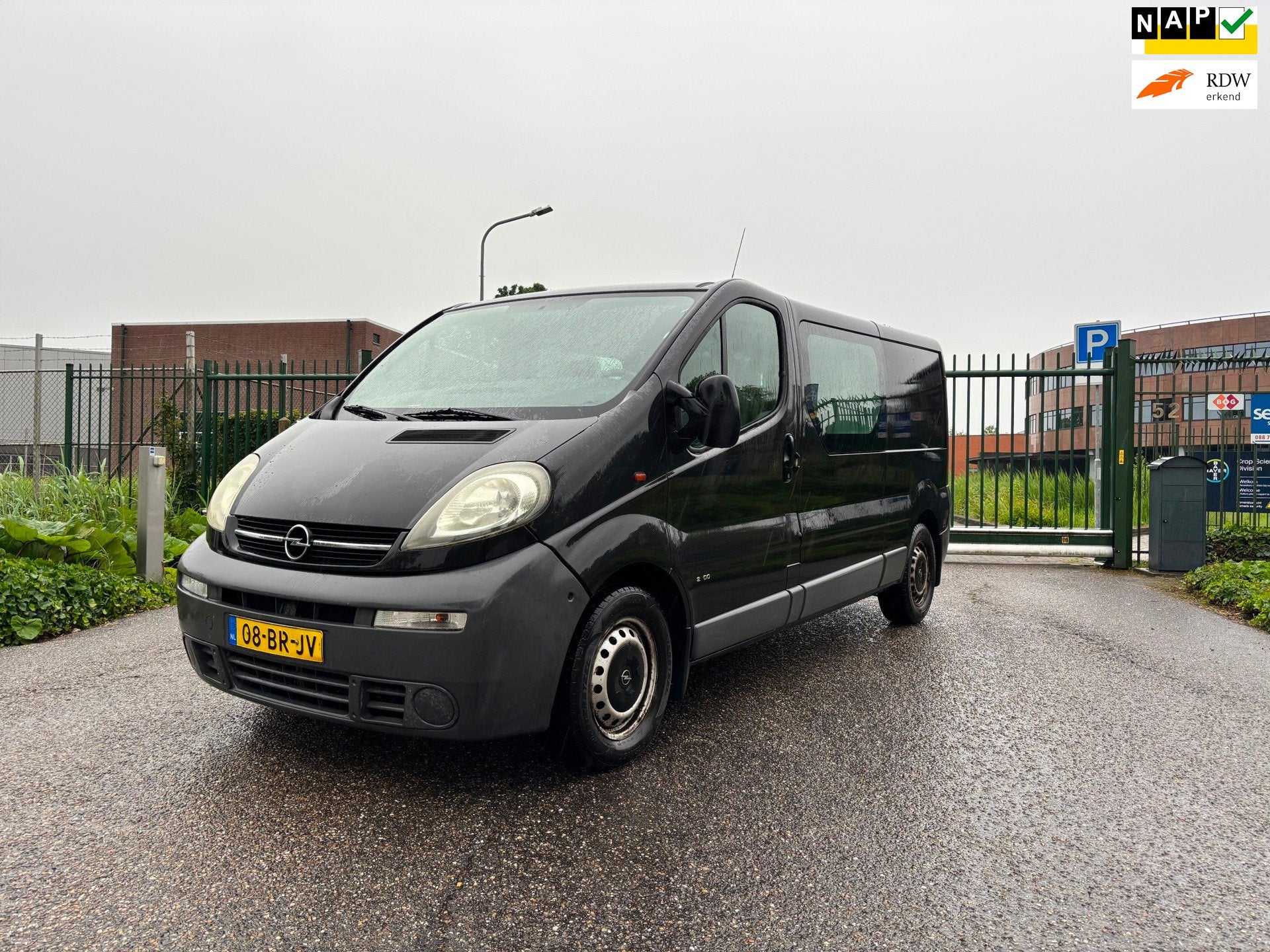 Opel Vivaro 2.5 CDTI L2H1 Nap!, Auto's, Voorwielaandrijving, Gebruikt, 4 cilinders, Zwart