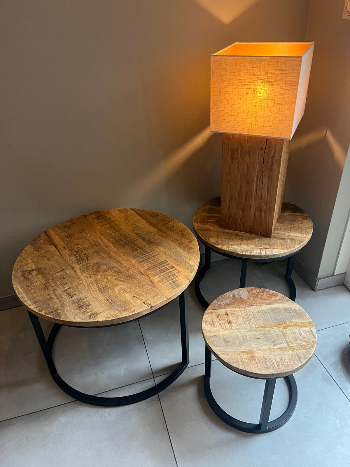 Mangohouten bijzettafels, Huis en Inrichting, Minder dan 55 cm, Rond, Zo goed als nieuw, Ophalen