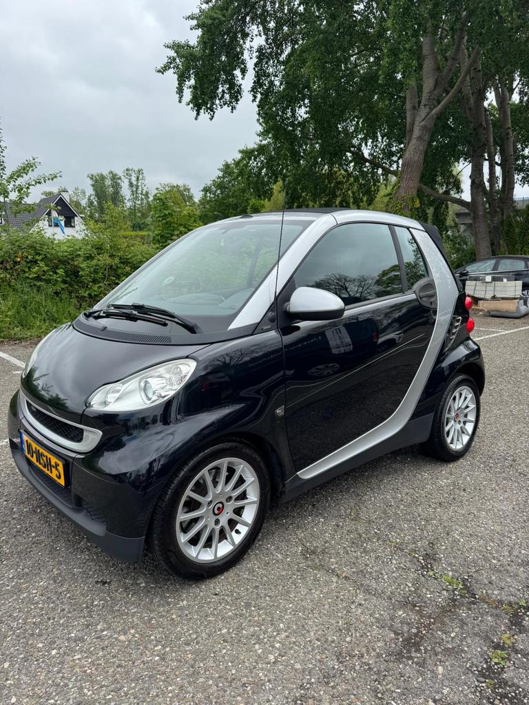 Smart ForTwo 1.0 52KW Cabrio MHD AUT*brabus uitlaat*airco*b, Auto's, Automaat, Zwart, 18 €/maand, 755 kg
