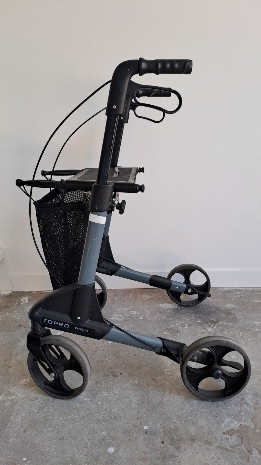 inklapbare rollator met handig opbergnet en 2x remmen op ach, Ophalen, Gebruikt