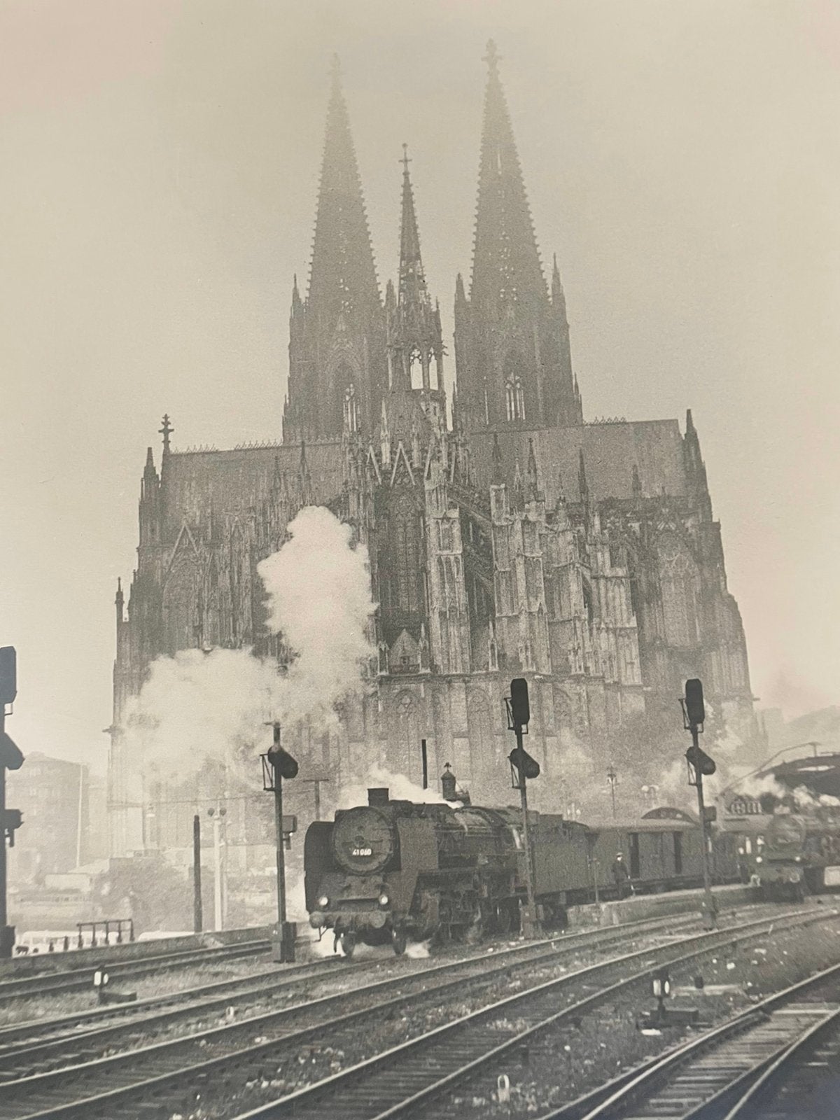 Kōln Hauptbahnhof met de Dom op de achtergrond, 1950, Ophalen of Verzenden, Zo goed als nieuw, Trein, Overige typen