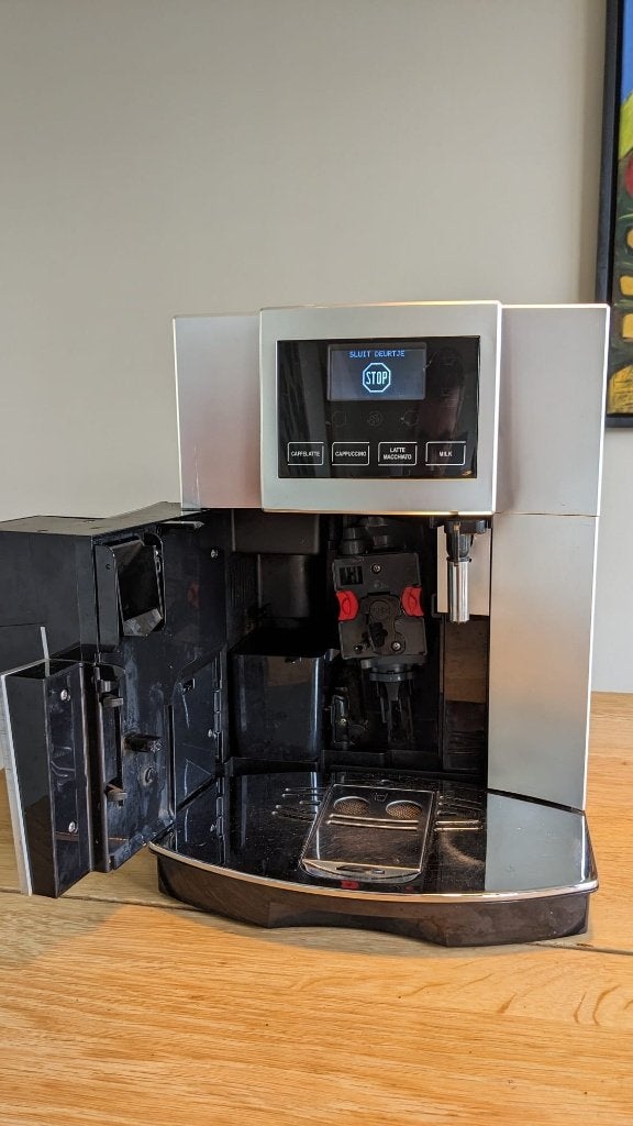 Foto 3 van Delonghi Perfecta ESAM 5600 espressomachine