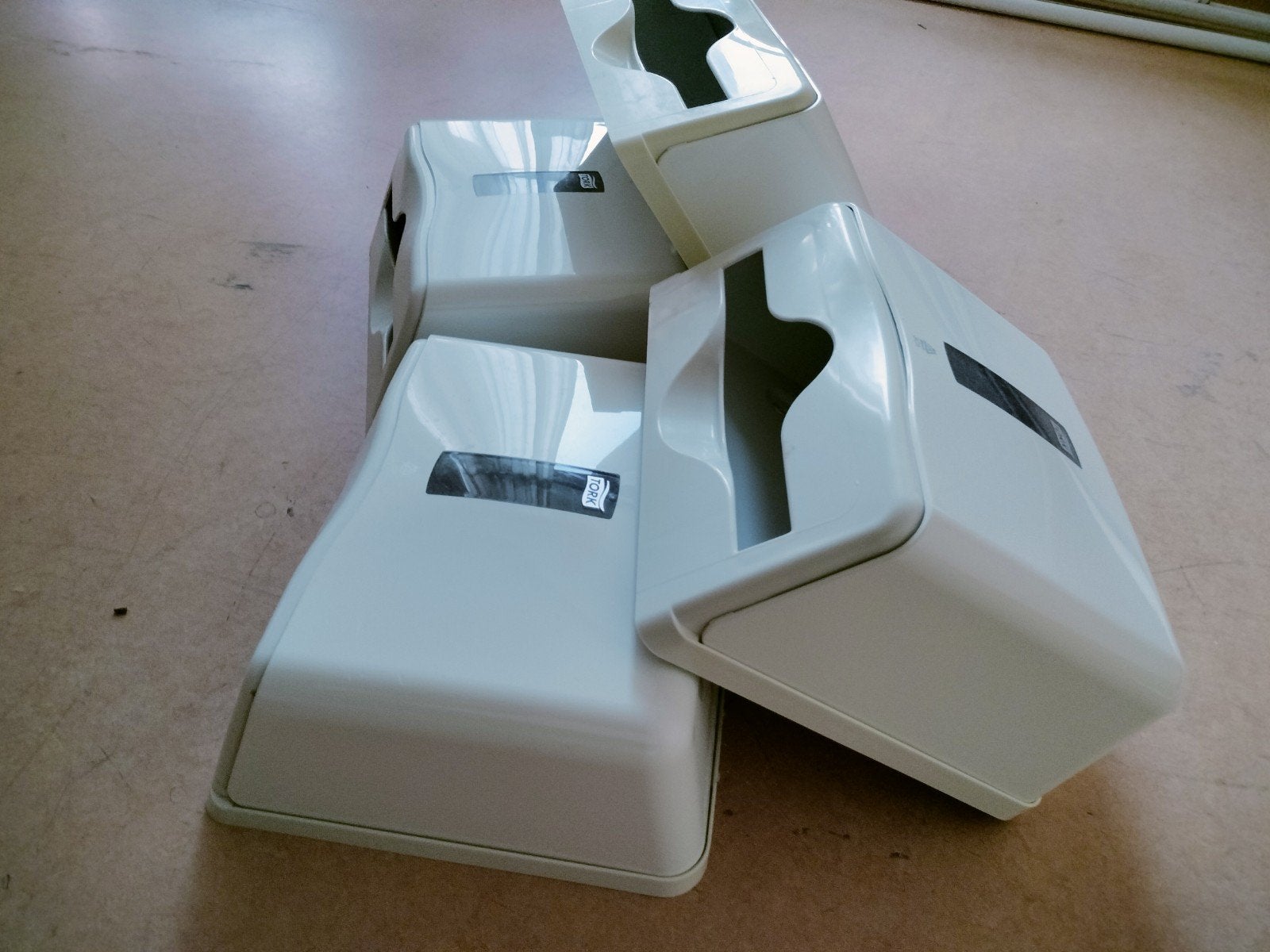 Tork Handdoek dispenser  kunststof Wit Tork 6x, Ophalen of Verzenden, Overige typen