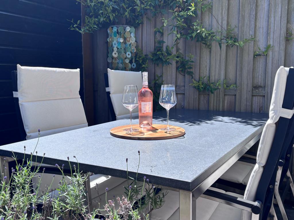 Hardstenen tafel met 4 rvs tuinstoelen met kussens, Tuin en Terras, Tuintafels, Ophalen, Gebruikt, Rechthoekig, Metaal