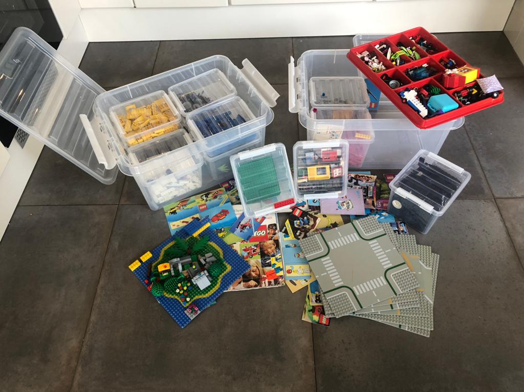 2 bakken met Lego. Inclusief instructeboekjes., Ophalen, Zo goed als nieuw, Inclusief doos
