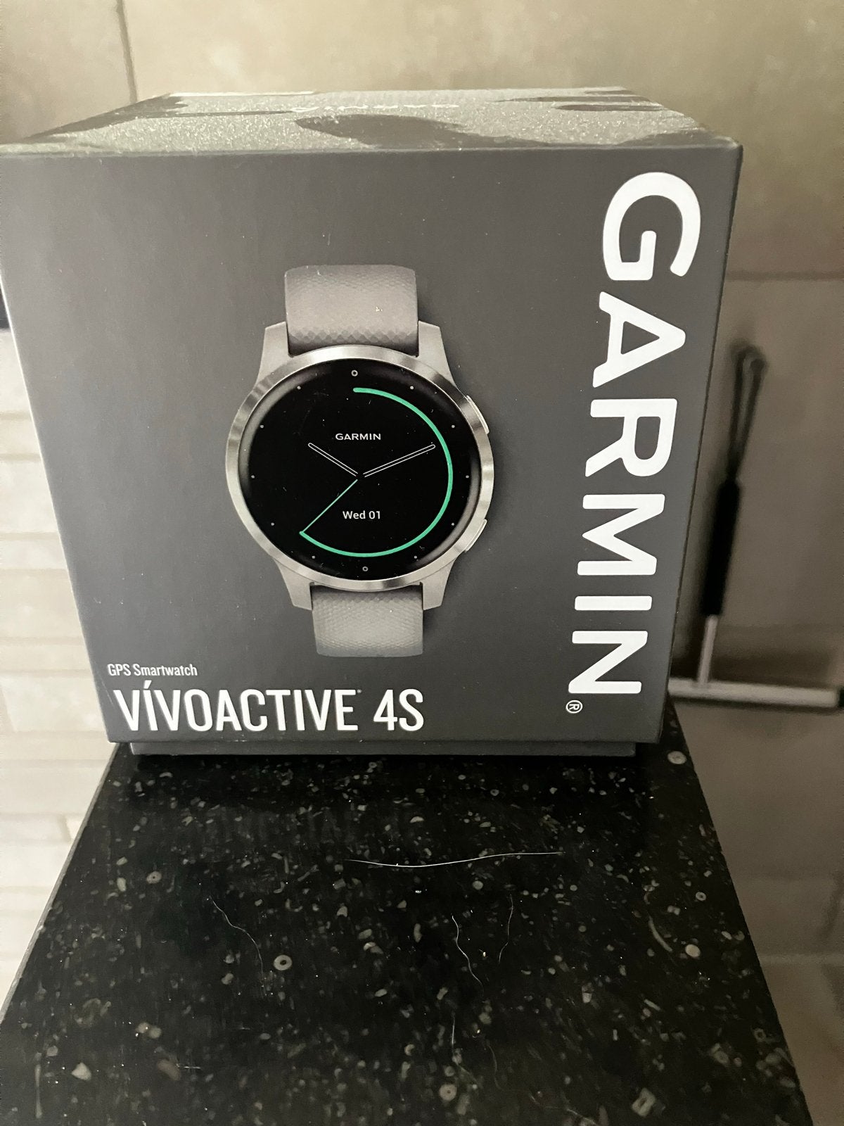 Garmin Vivoactive 4S GPS Smartwatch - Zilver/Grijs, Garmin, Ophalen of Verzenden, Zo goed als nieuw, Waterdicht