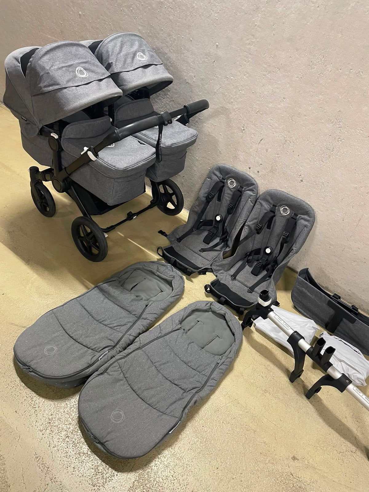 Bugaboo donkey 5 Twin grijs, Support@bugaboo.com, Bugaboo, Ophalen of Verzenden, Zo goed als nieuw
