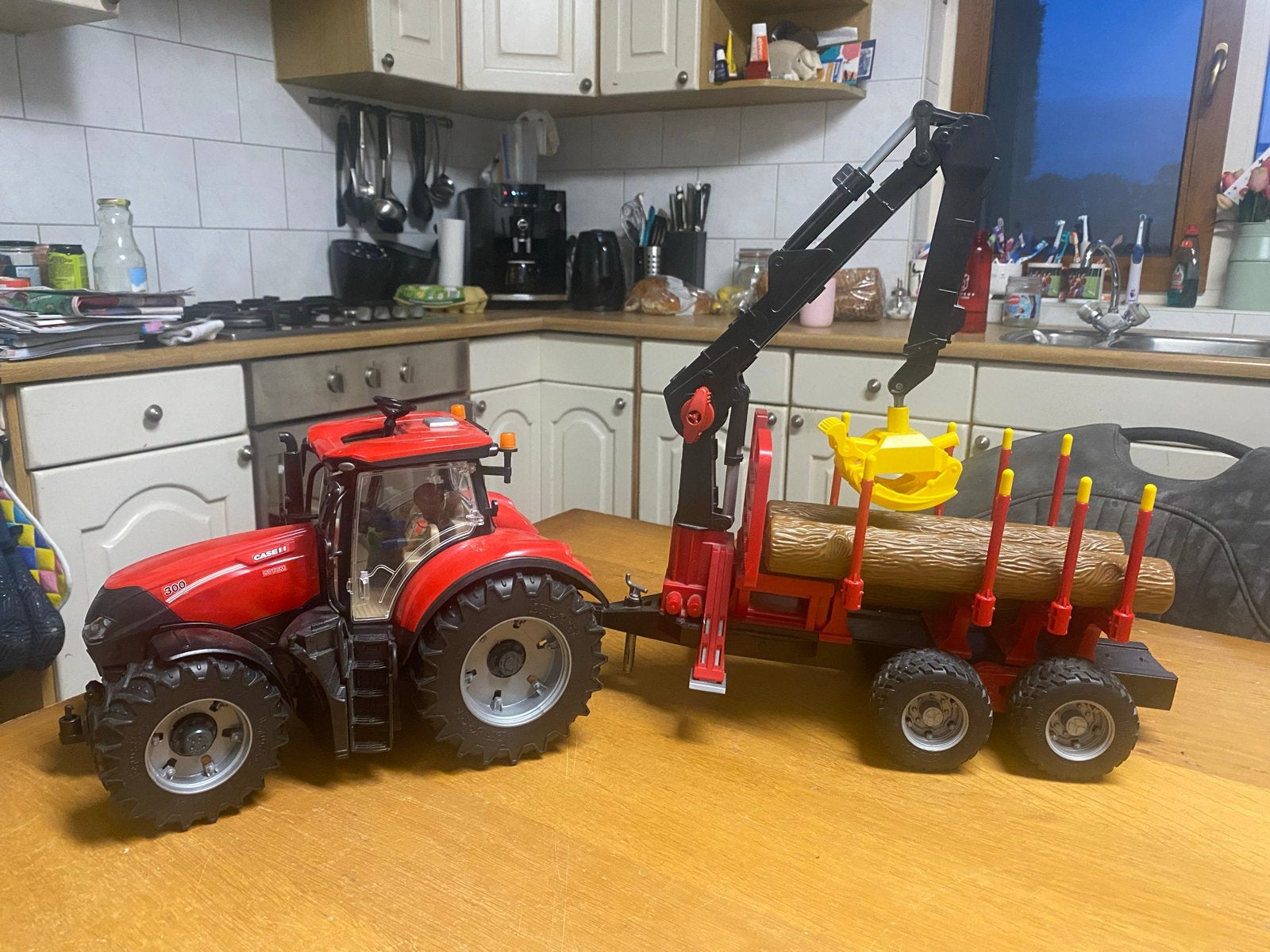 Bruder Case IH Optum 300 CVX tractor met houtwagen, Ophalen of Verzenden, Gebruikt