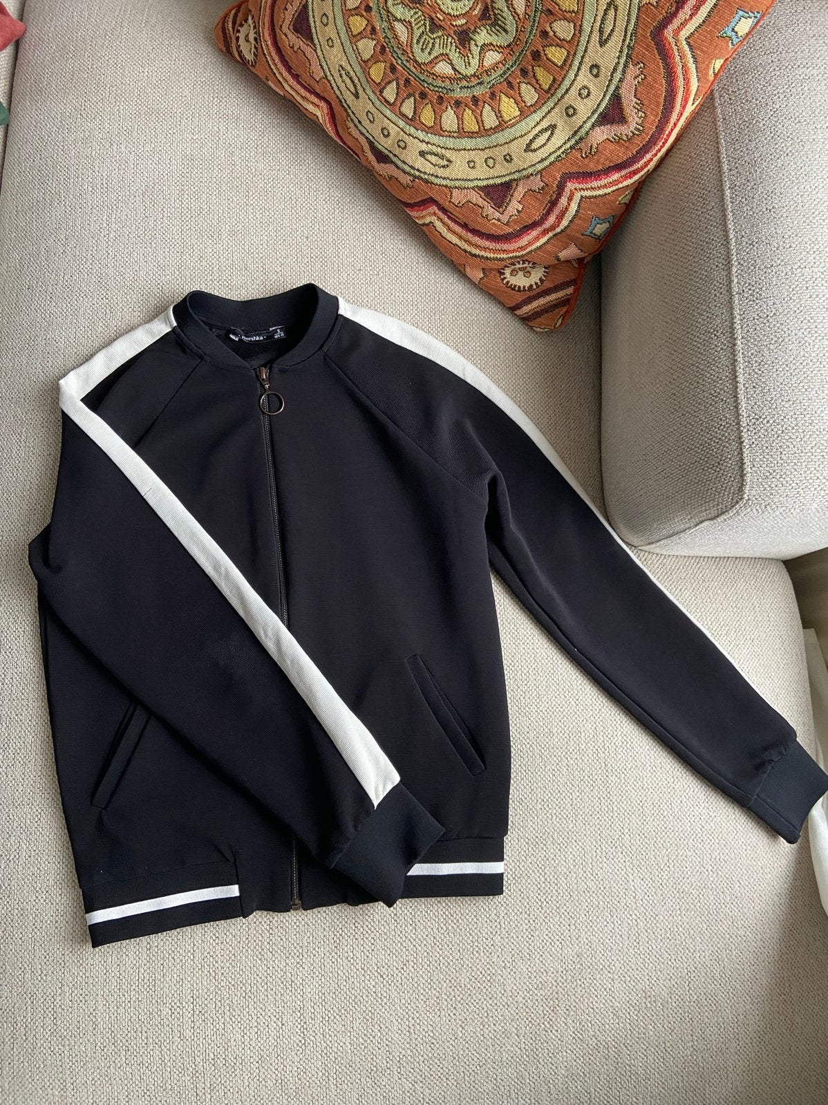 Bershka Bomberjack Zwart met Witte Strepen Maat S, Kleding | Dames, Ophalen of Verzenden, Gedragen, Maat 36 (S), Zwart