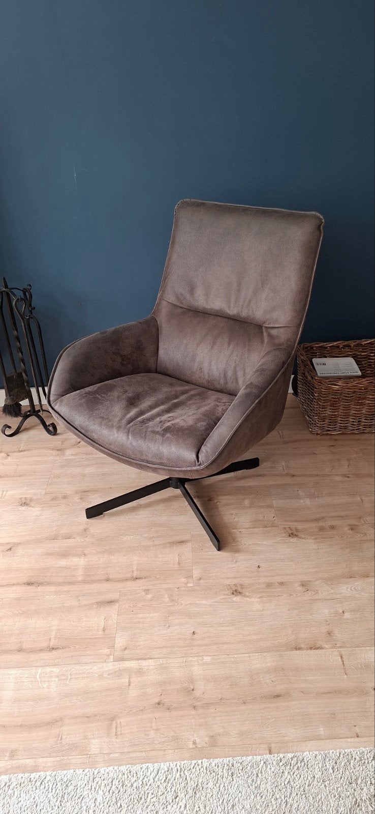 Moderne leren fauteuil met draaipoot, Ophalen, Zo goed als nieuw, 75 tot 100 cm, 75 tot 100 cm
