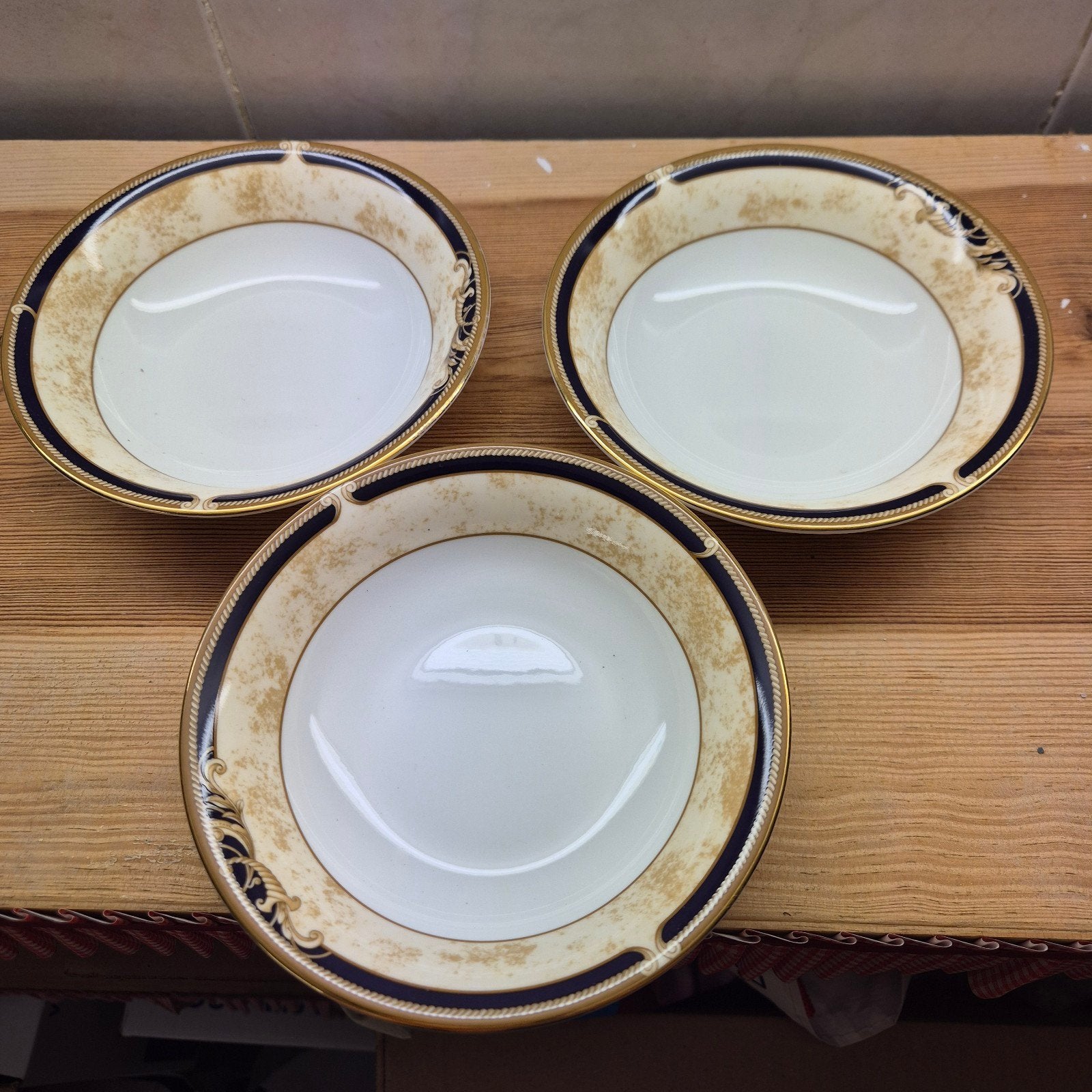 Set van 3 dessert schaaltjes Wedgewood Cornucopia, Klassiek, Ophalen of Verzenden, Wedgwood, Porselein