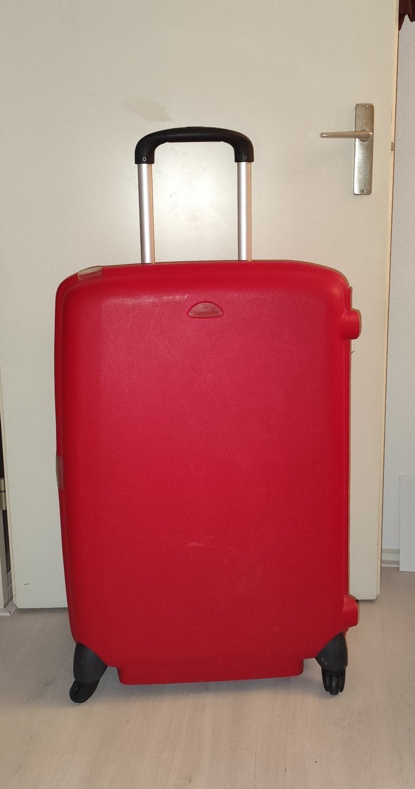 Grote koffer Samsonite 81x60x31 cm met vier wielen, Wieltjes, Hard kunststof, Ophalen of Verzenden, Zo goed als nieuw