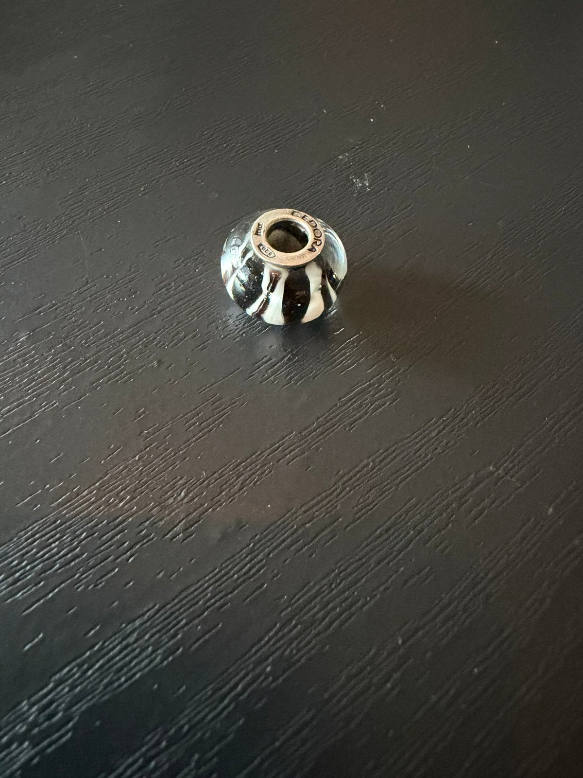Zilveren Tedora bedel, Ophalen of Verzenden, Zo goed als nieuw, Tedora, 1 bedel