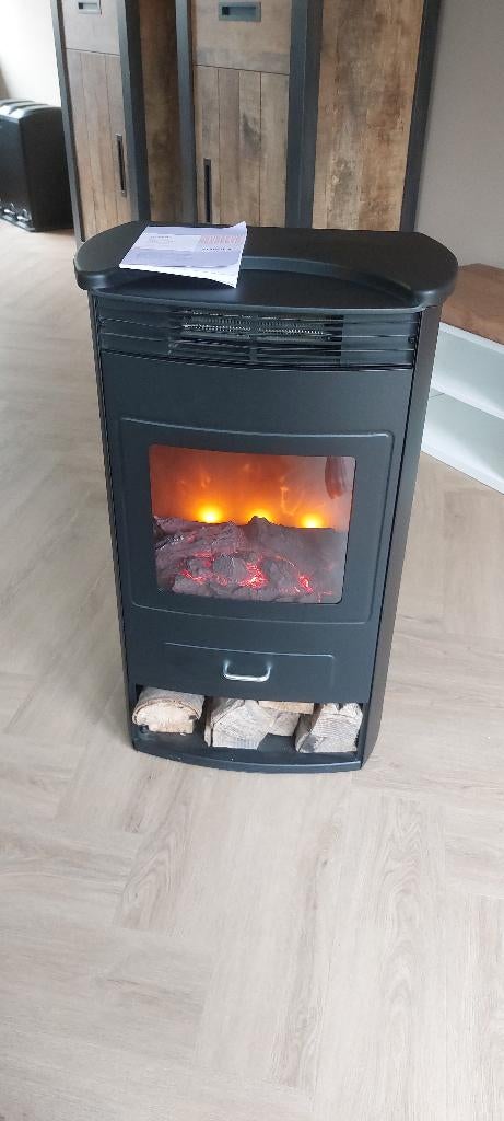 Electrische kachel Klarstein Bormio, Huis en Inrichting, Ophalen, Overige soorten, Elektrisch, Zo goed als nieuw