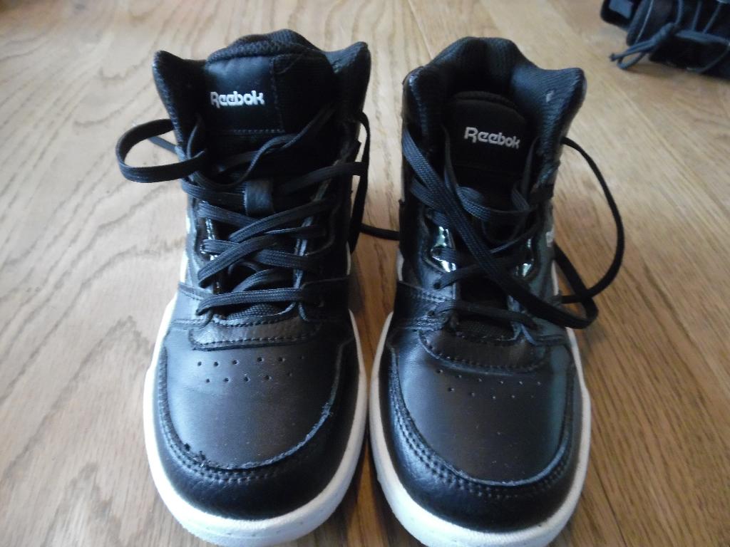 kinder sneakers Reebok zwart wit maat 30 half hoog en zgan, Jongen of Meisje, Reebok, Schoenen, Ophalen of Verzenden