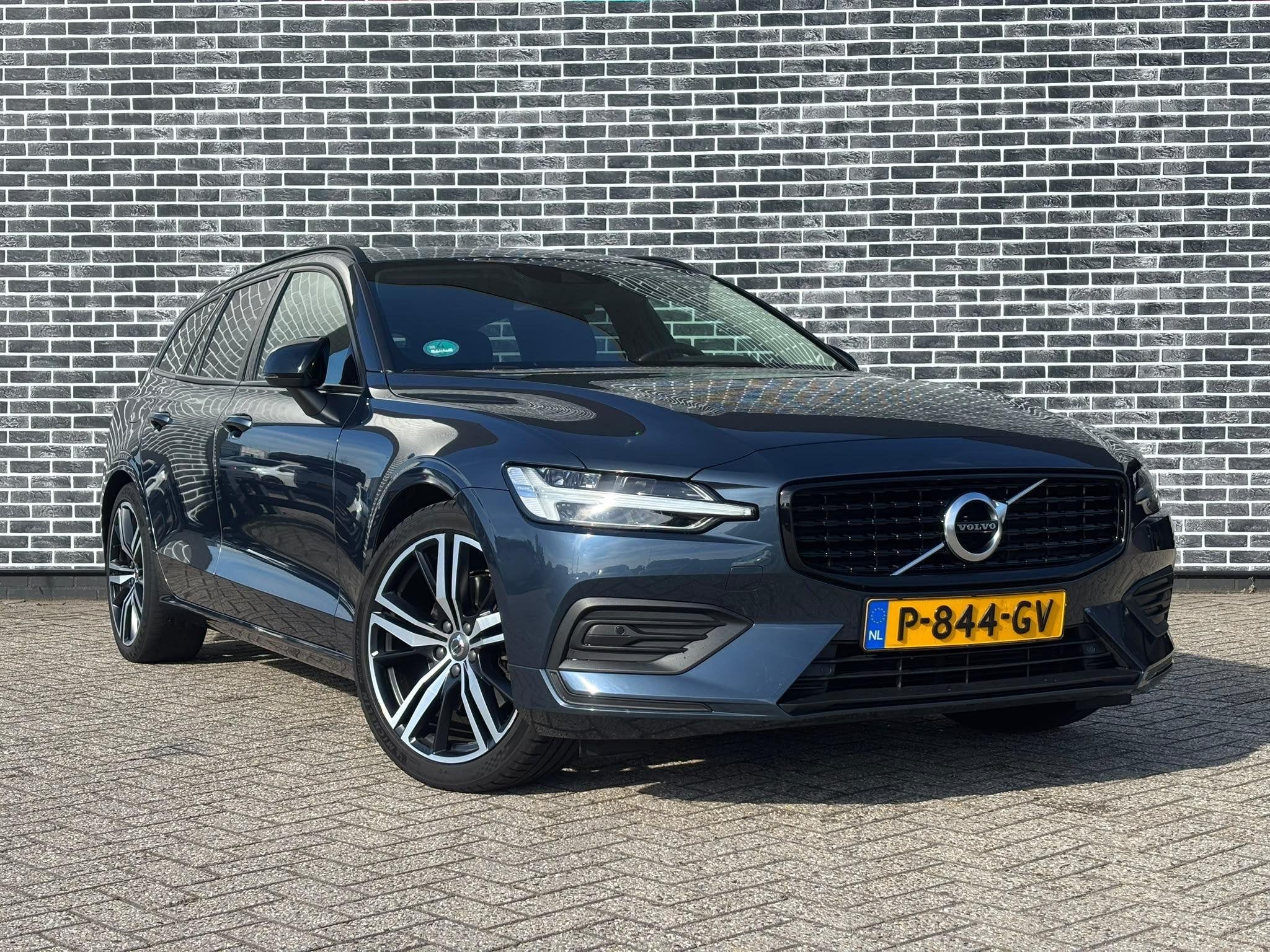 Volvo V60 2.0 B3 Momentum Advantage | Trekhaak | Achteruitri, Stof, Euro 6, 4 cilinders, 163 pk