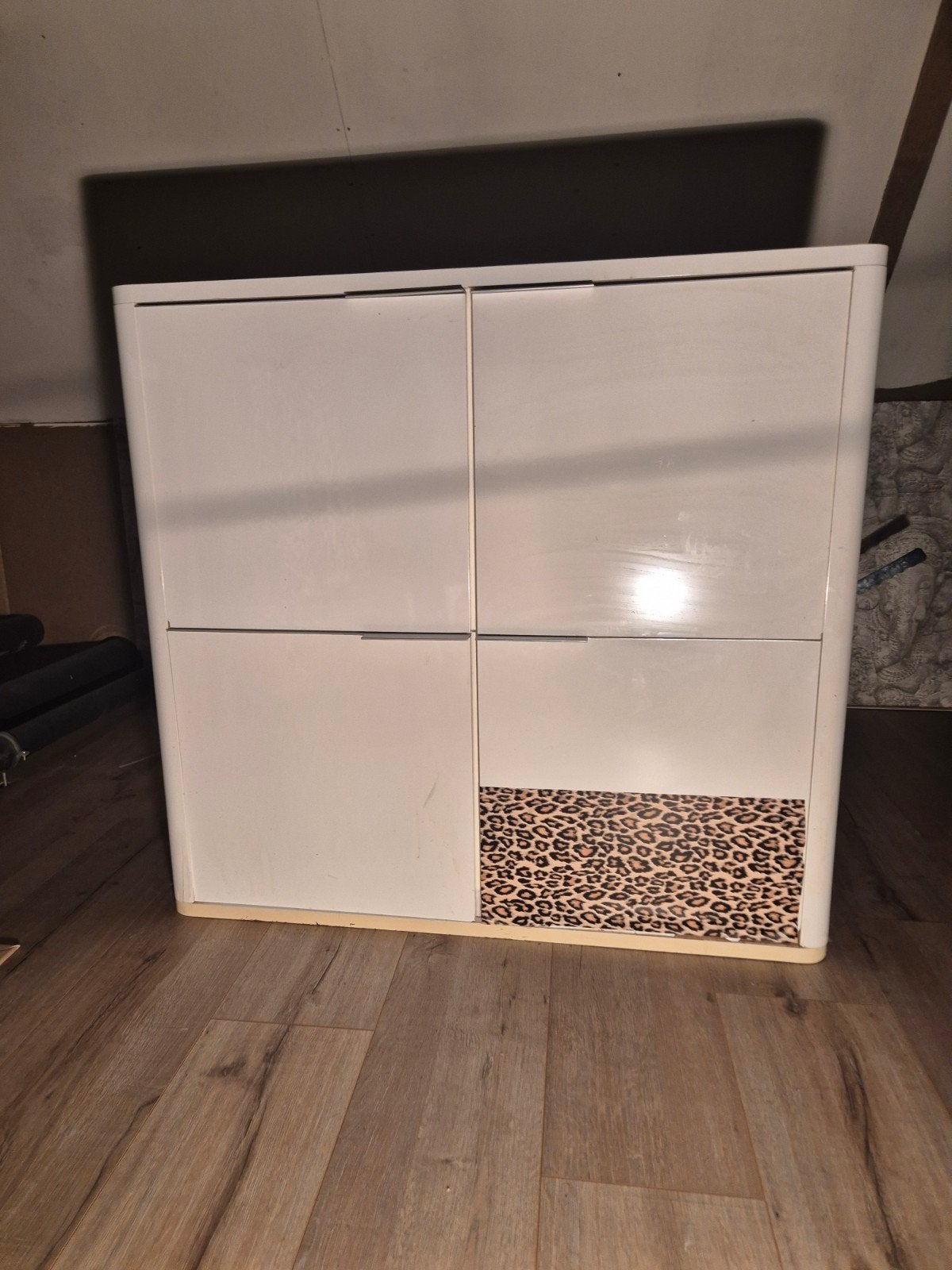 Gratis witte hoogglans kast met gebruikssporen., Ophalen, Gebruikt, 50 tot 100 cm, Minder dan 100 cm